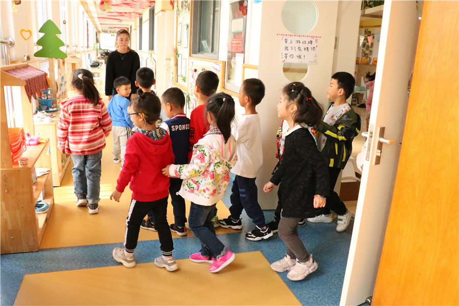 疏散幼儿 (2).jpg