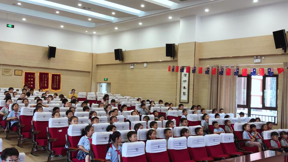 弘毅大讲堂“神话传说”29(1)_html_me4d386b.jpg