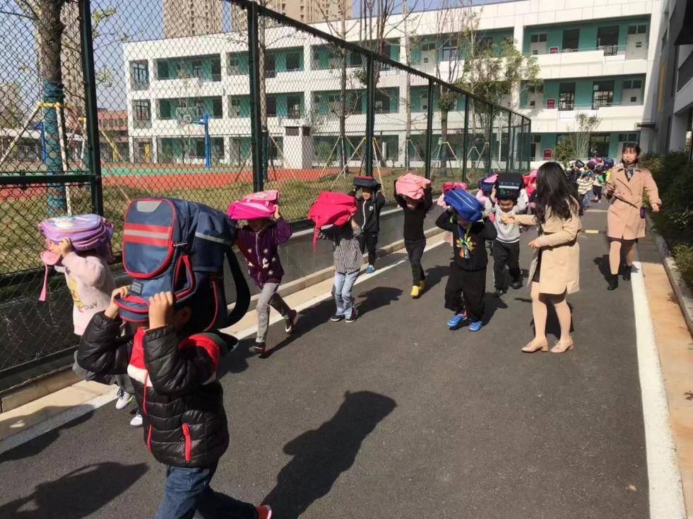 【正学丁三】坚持安全第一，预防为主_html_m754bf4de.jpg