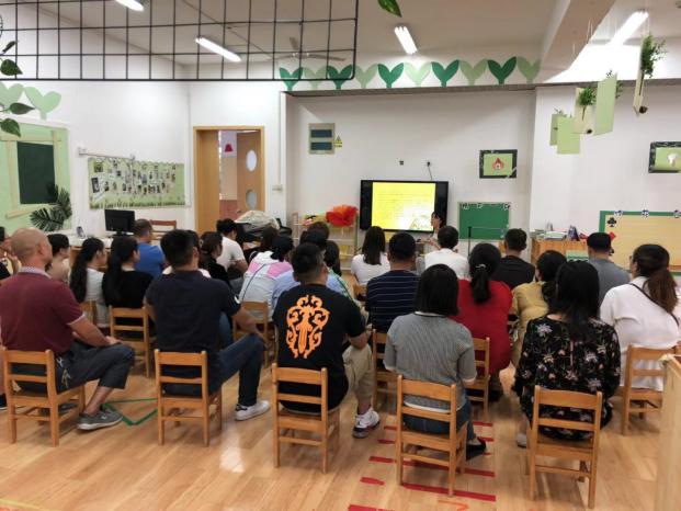 中大班家长会及家委会图文稿_html_6608b80e.jpg