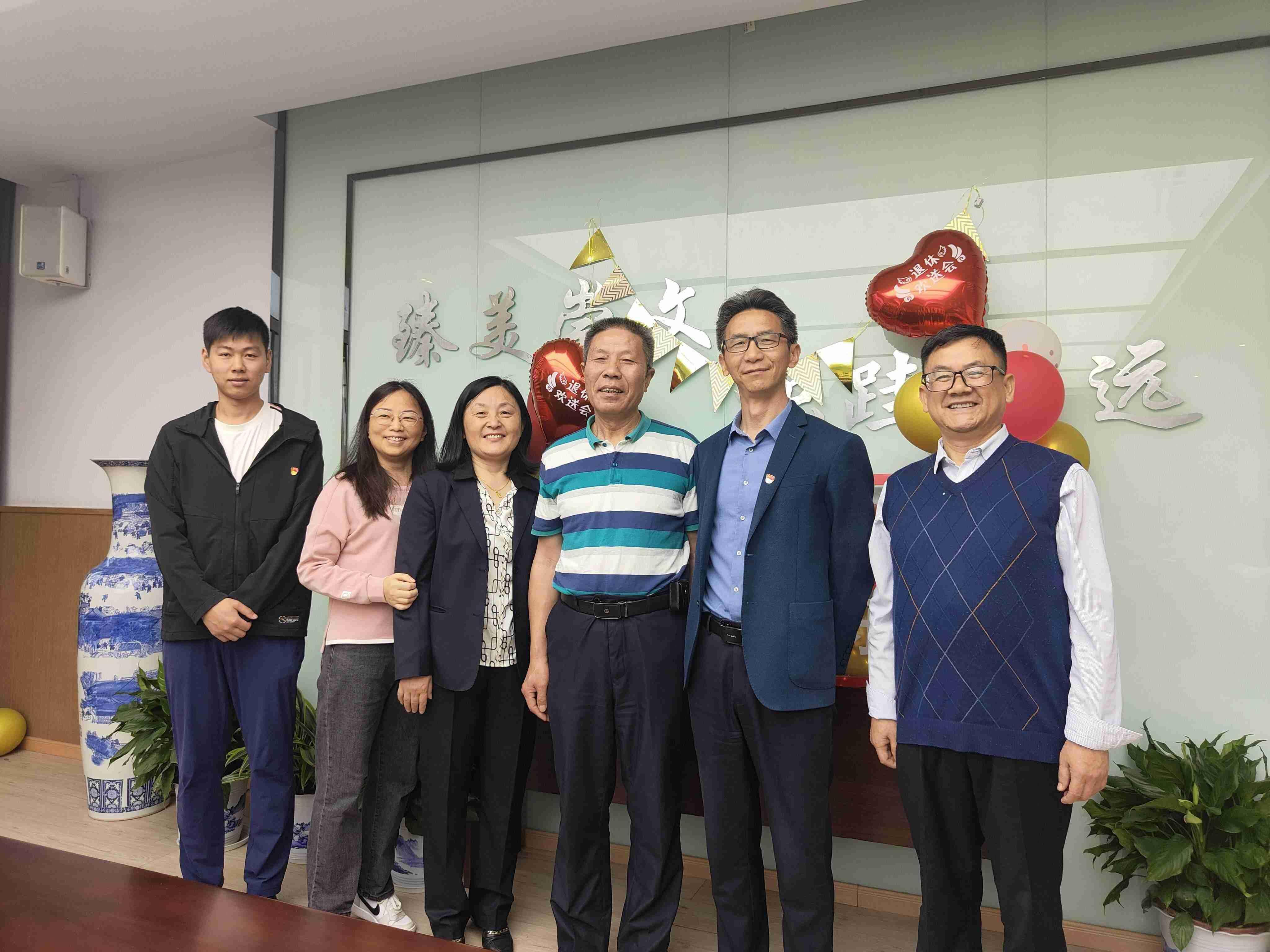 退休仪式新闻稿_html_41e6f2d6.jpg