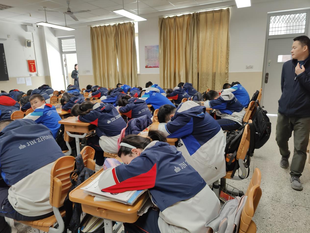 规范仪容仪表，树立校园新风_html_c4ad4b0.jpg