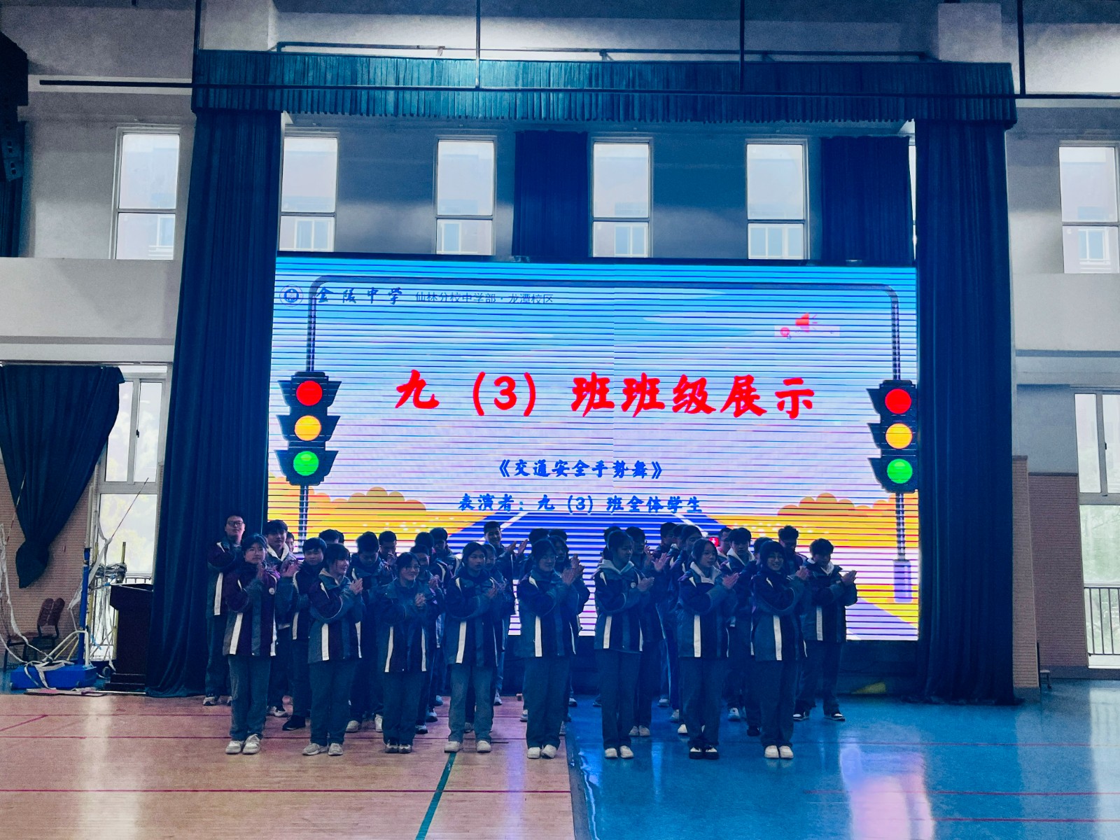 图四 手势舞.JPG