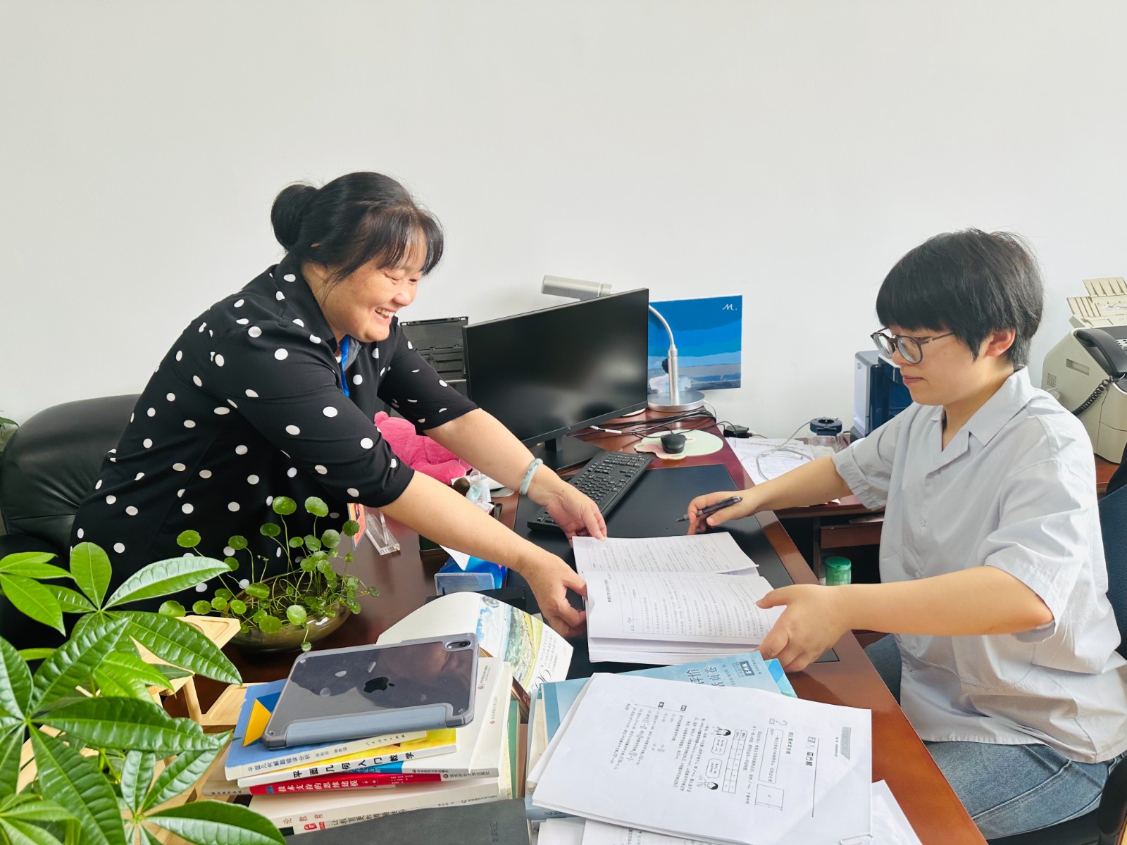 【臻美金龙·督学新闻】督学进校园  领航促前行 ——金中仙林（龙潭校区）迎接6月专项督导检查