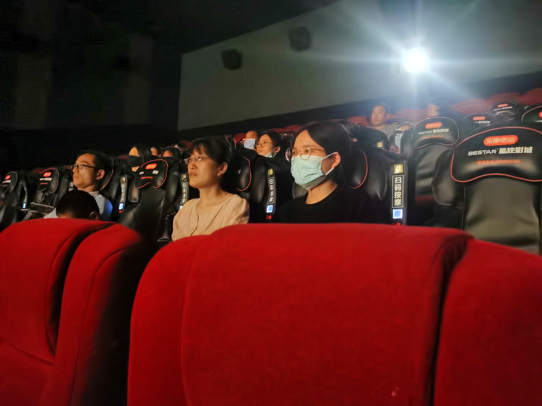 2023.6.20一中思益&middot;润实党建  赓续爱国情 砥砺奋斗志——南京一中思益学校党总支组织观看爱国主义纪录片《单声》观影活动_html_34b5bf2e.png