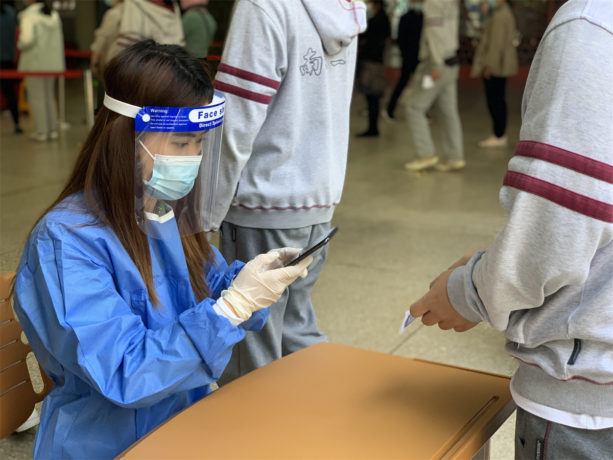2022.5.3核酸检测筑防线，志愿活动显担当_html_m624d06fc.jpg