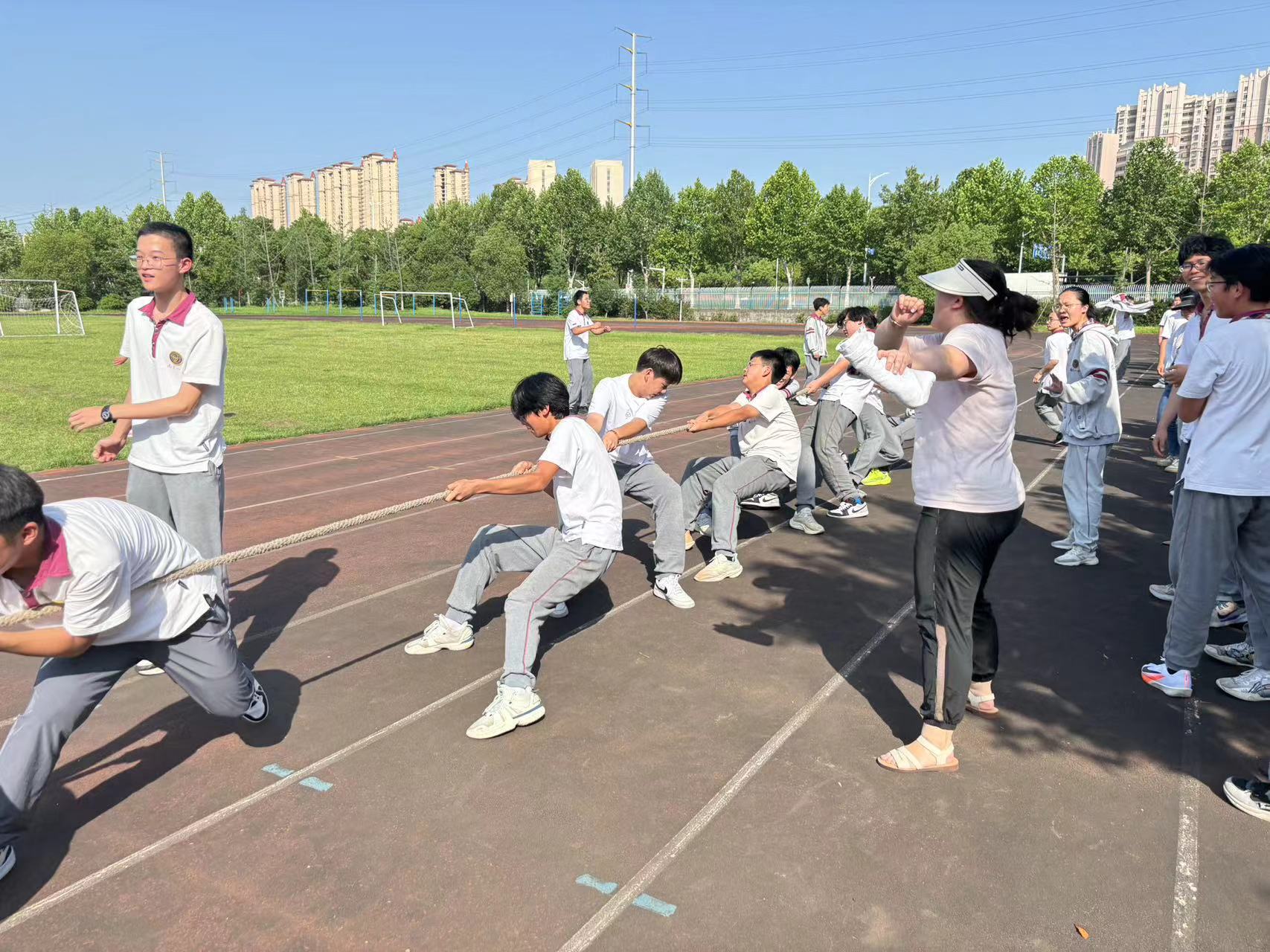 一中思益拔河比赛_html_487c0d0d.jpg