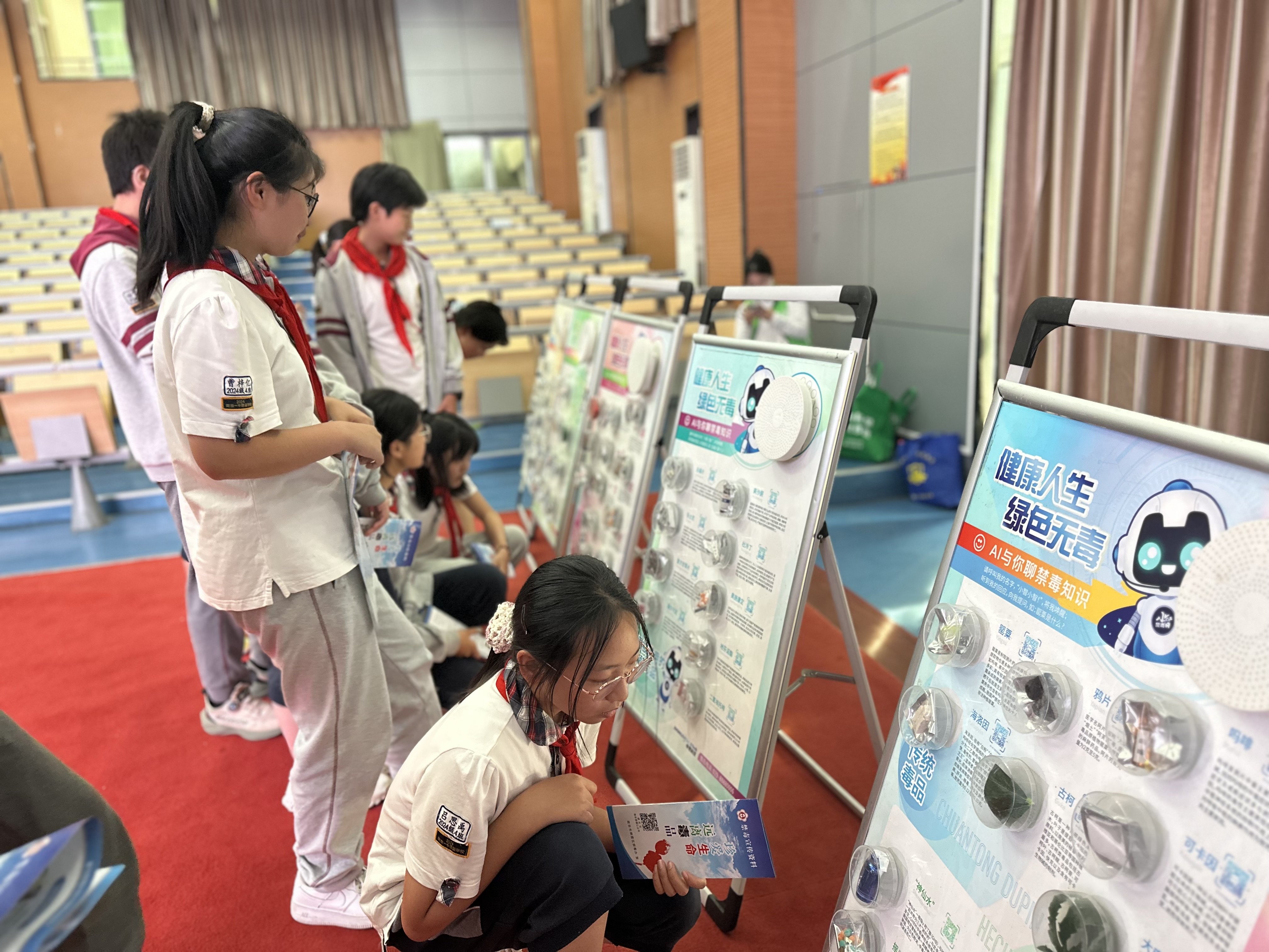 思益·文康——禁毒宣传进校园_html_7a8781c5.jpg