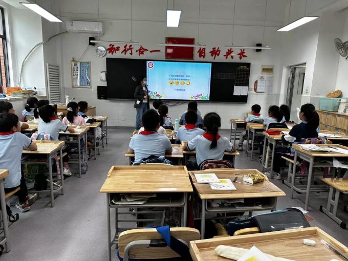 【心育在线】“给心灵一片晴空”心理健康月主题班会新闻稿2023.5.26_html_m95888b0.jpg