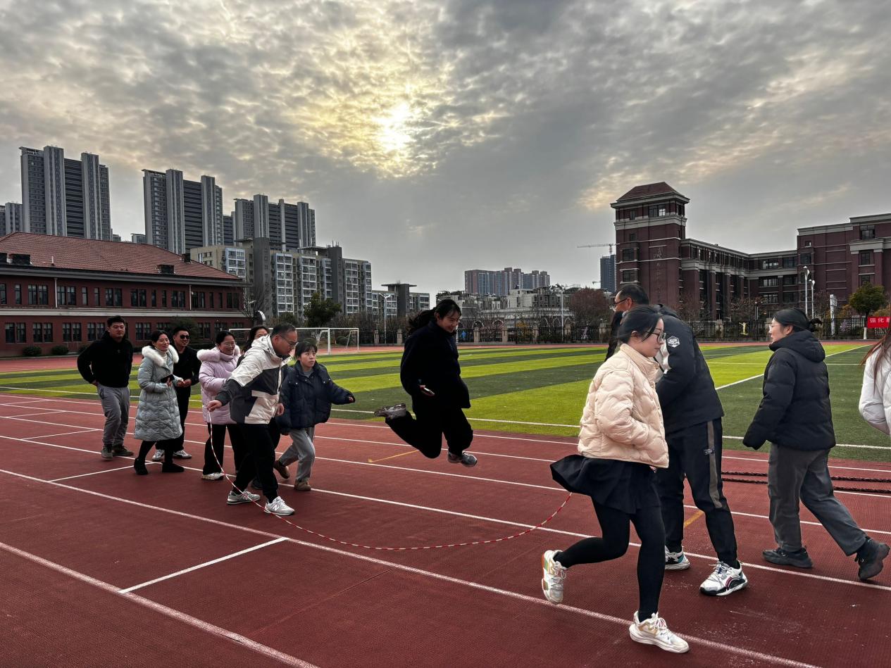 20250102晓庄小学教职工运动会新闻稿(1)_html_m107972c2.jpg