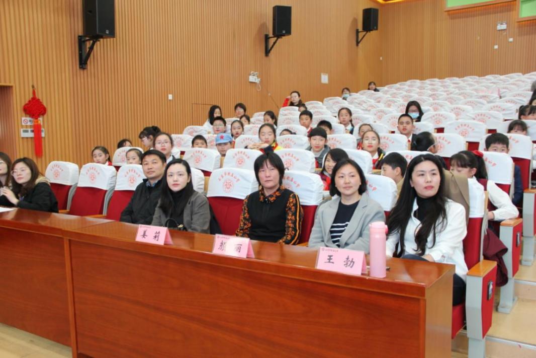 英烈故事我来讲——记栖霞区小学生红色故事比赛(1)_html_m563bfa09.jpg