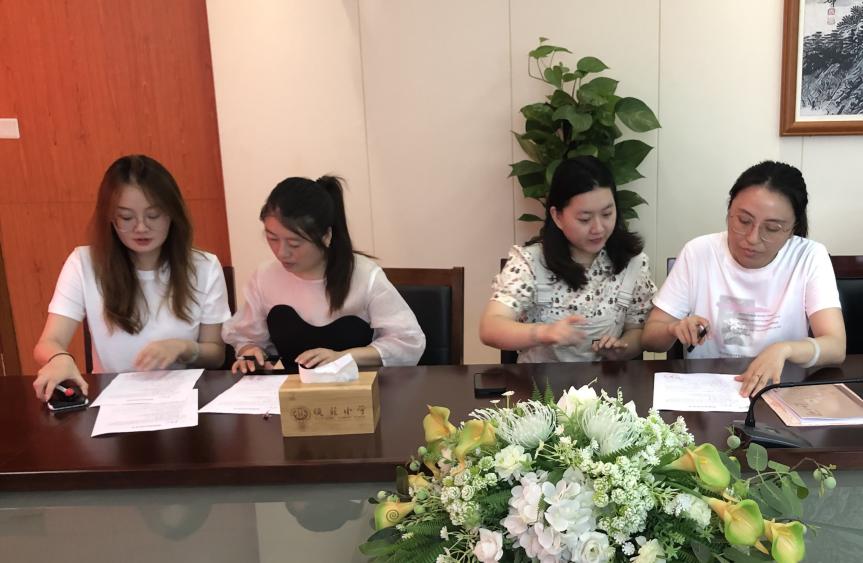 师徒结对传薪火 携手共进谱华章_html_m3d668ba.jpg