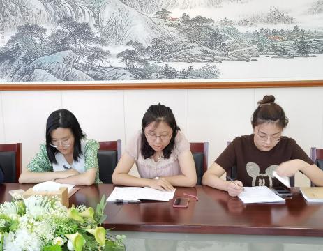 教研组会议新闻稿（照片）_html_m2d983573.jpg