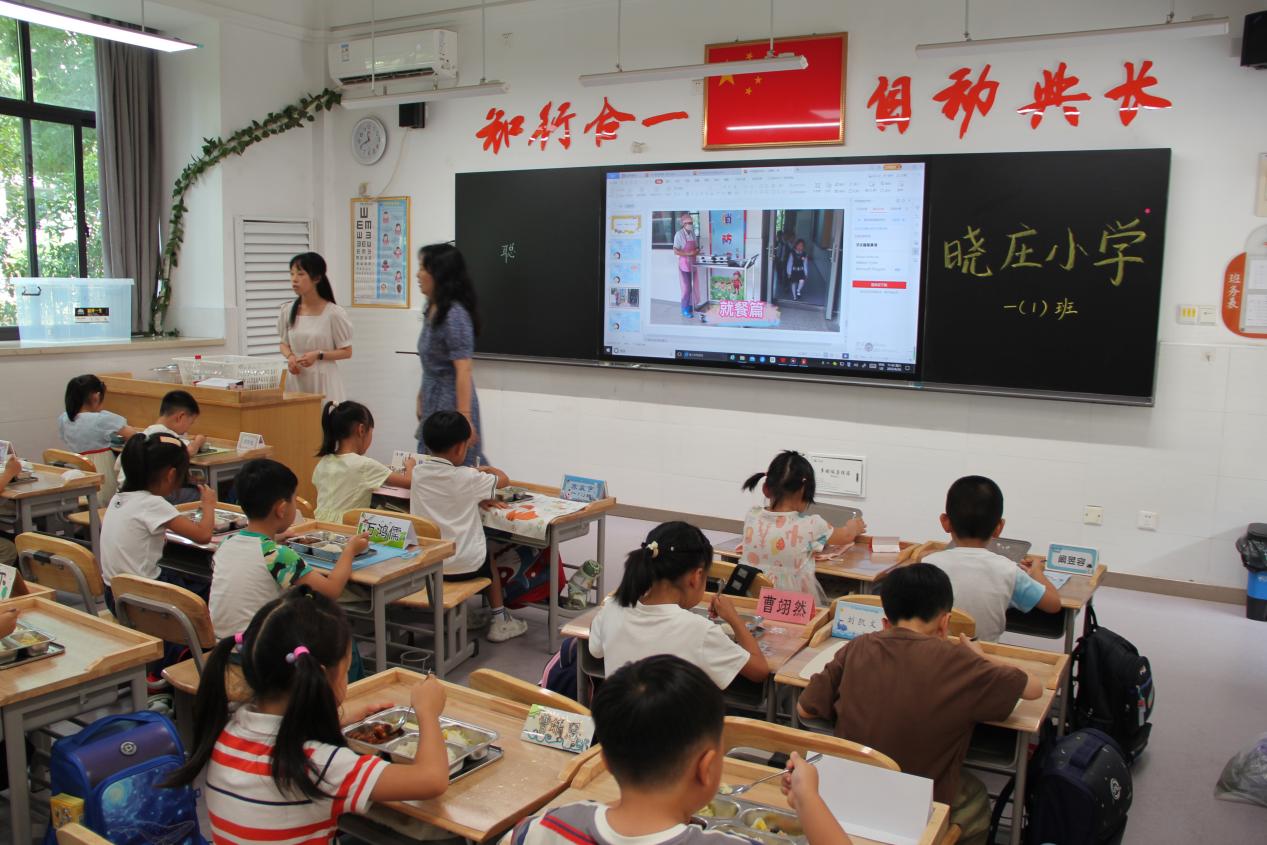 新生入学教育活动新闻_html_255ff2f3.jpg
