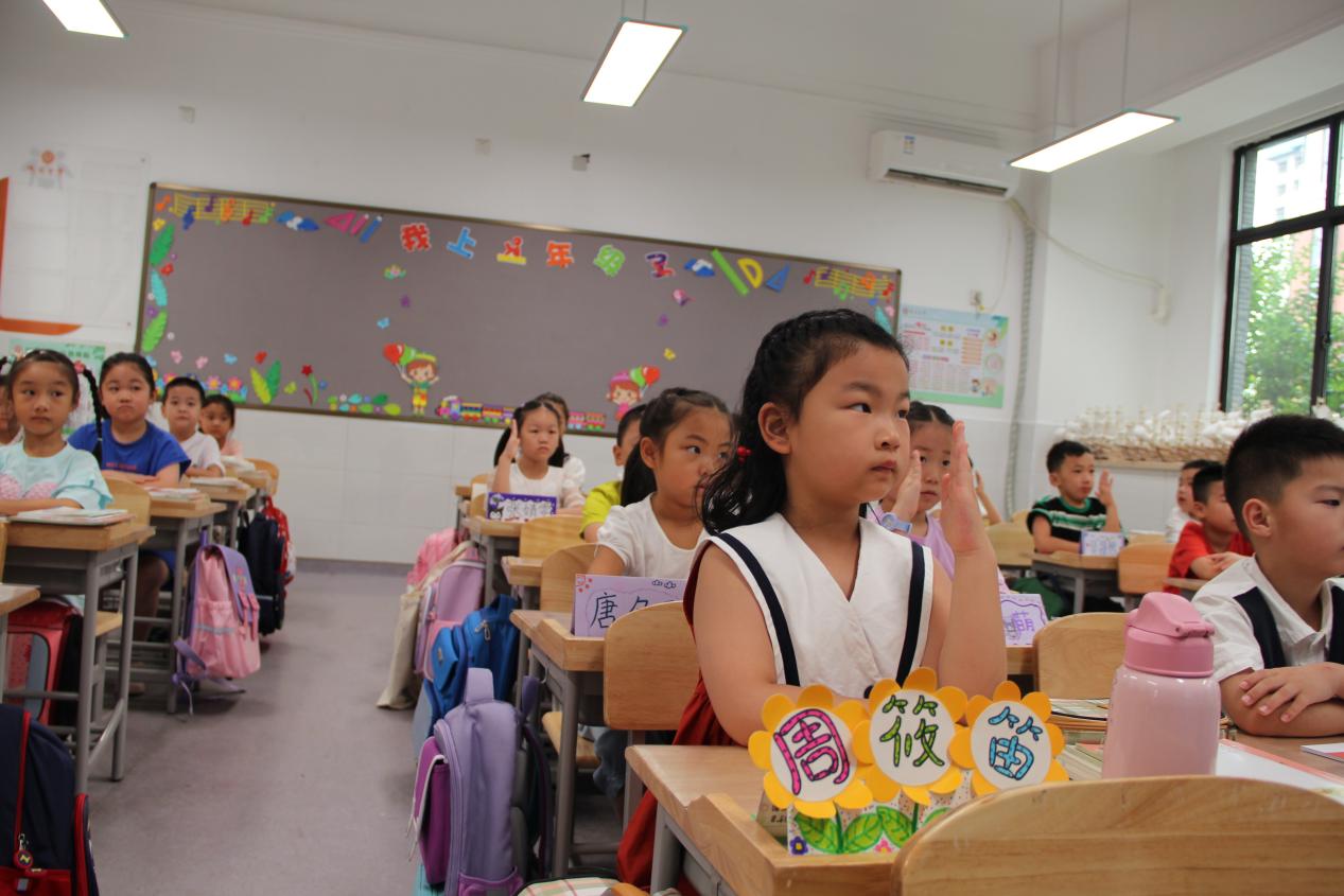 新生入学教育活动新闻_html_m560fd5e2.jpg