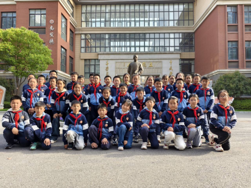 【知行晓庄】【飘扬吧，红领巾】清明祭英烈 传承红色魂 ——南京市晓庄小学（行知校区）第八周主题升旗仪式