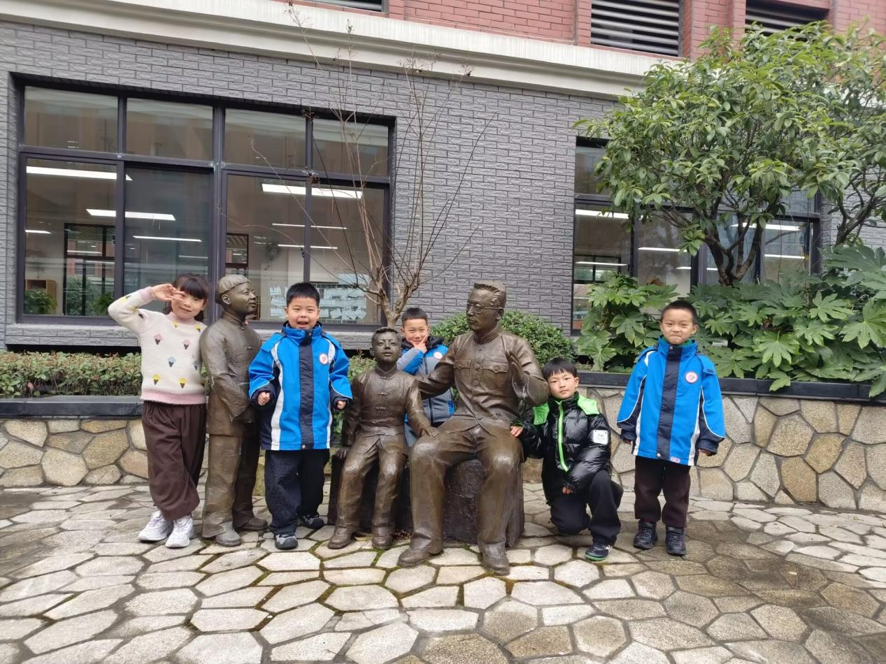 2025.3.5 晓庄小学98周年校庆_html_m3b49ee09.jpg