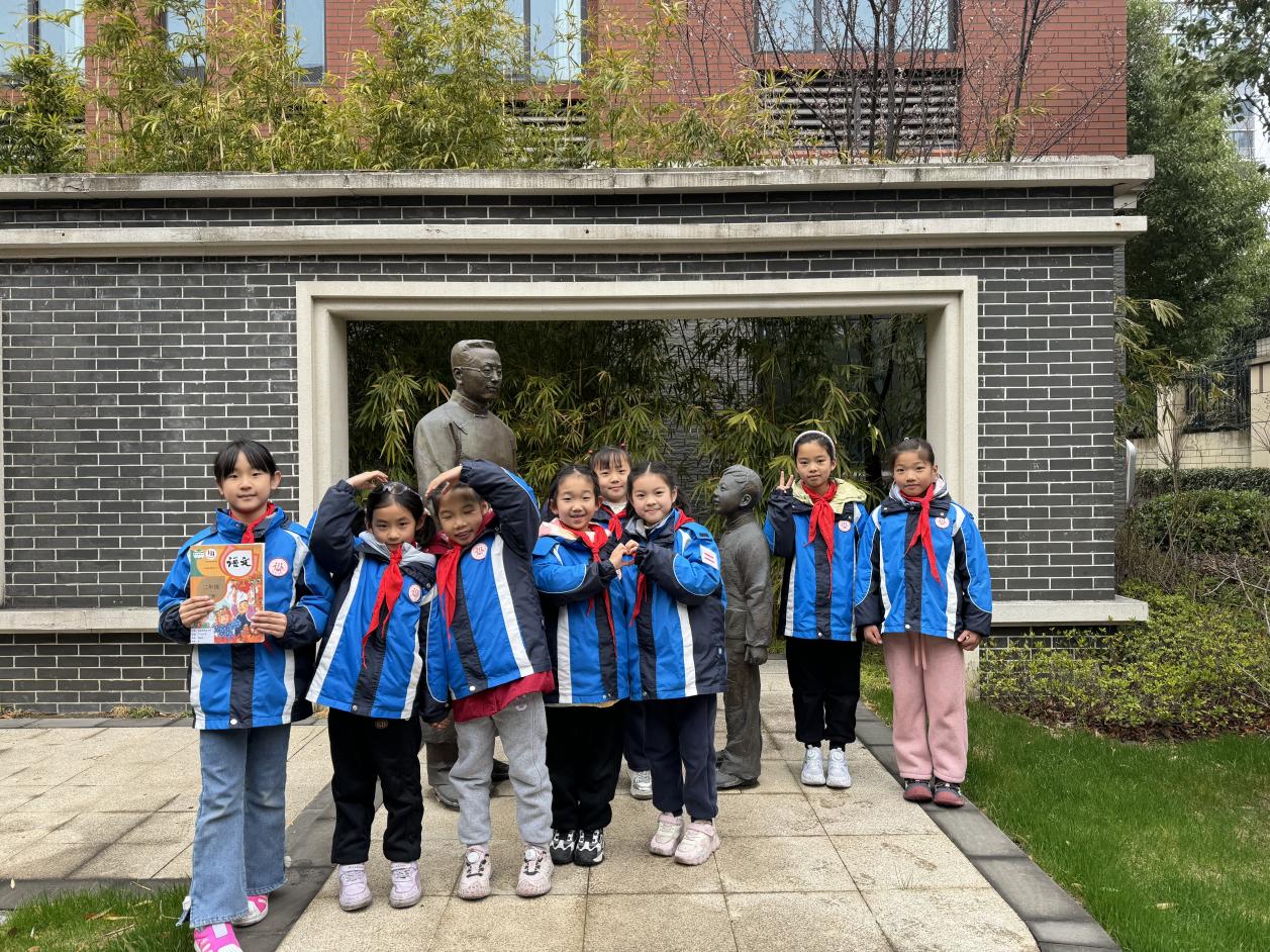 2025.3.5 晓庄小学98周年校庆_html_285b334b.jpg