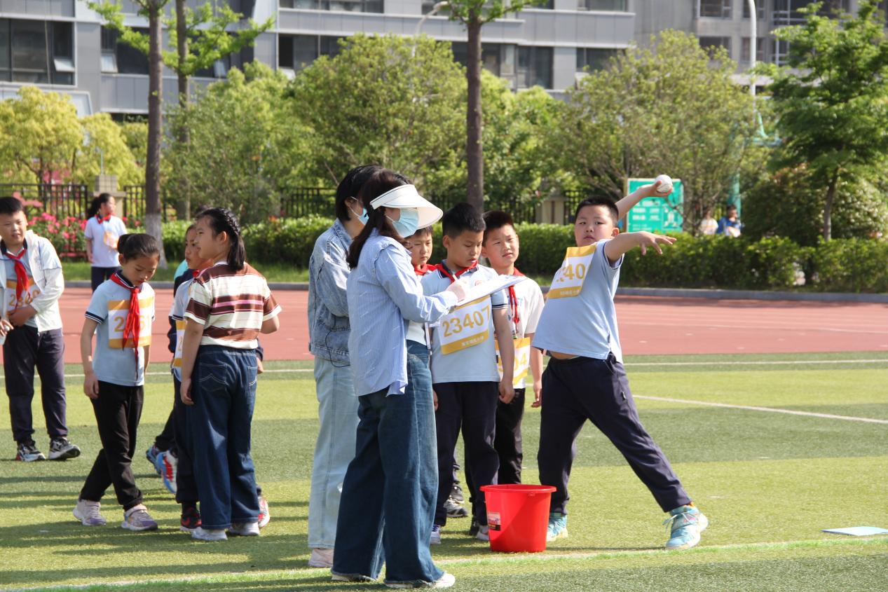 20240427春日绽芳华 运动展风采_html_2b52cb58.jpg