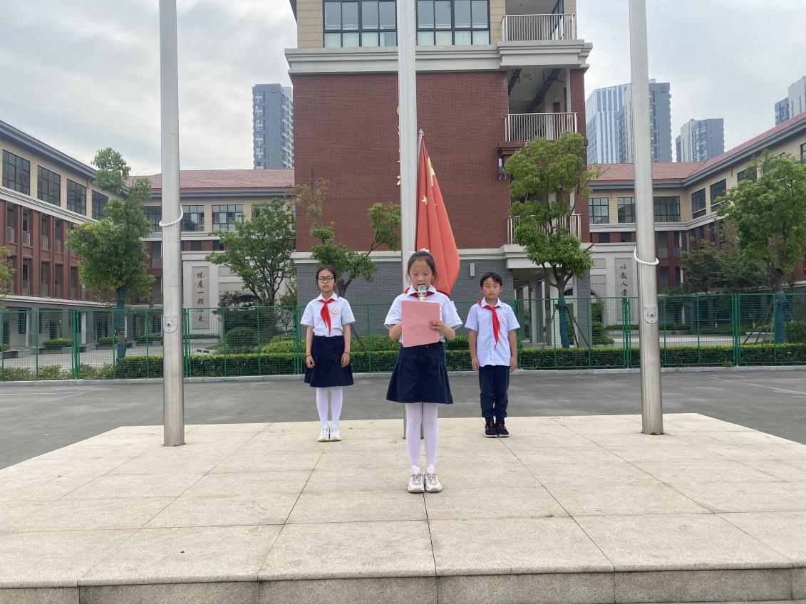 【知行晓庄】【飘扬吧，红领巾】缤纷六一 快乐起航——晓庄小学第十五周主题升旗仪式