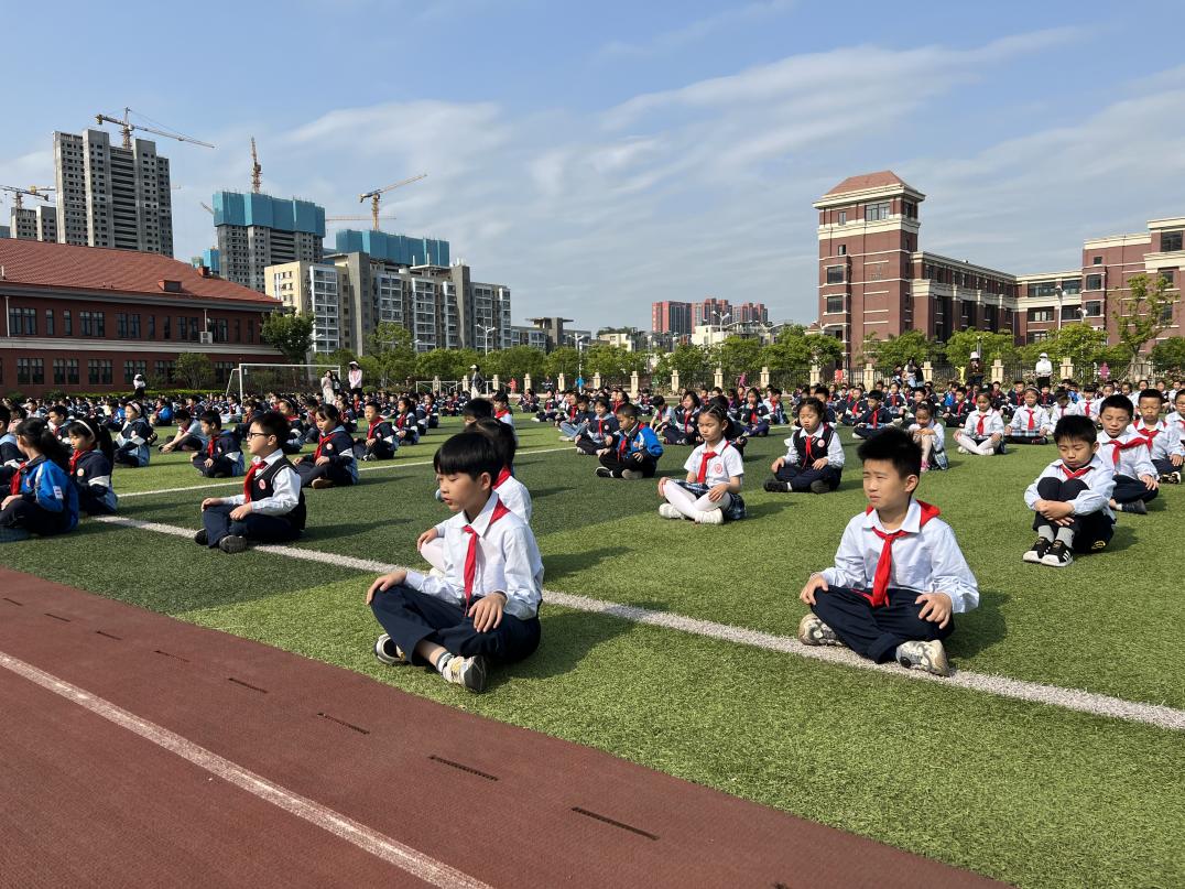 第13周   升旗仪式新闻稿_html_773c88c2.jpg