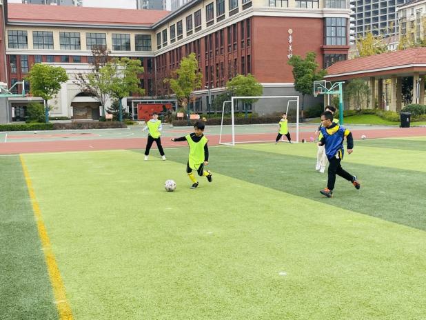 晓庄小学“校长杯”足球班级联赛赛程报道（三）_html_6a2060a8.jpg
