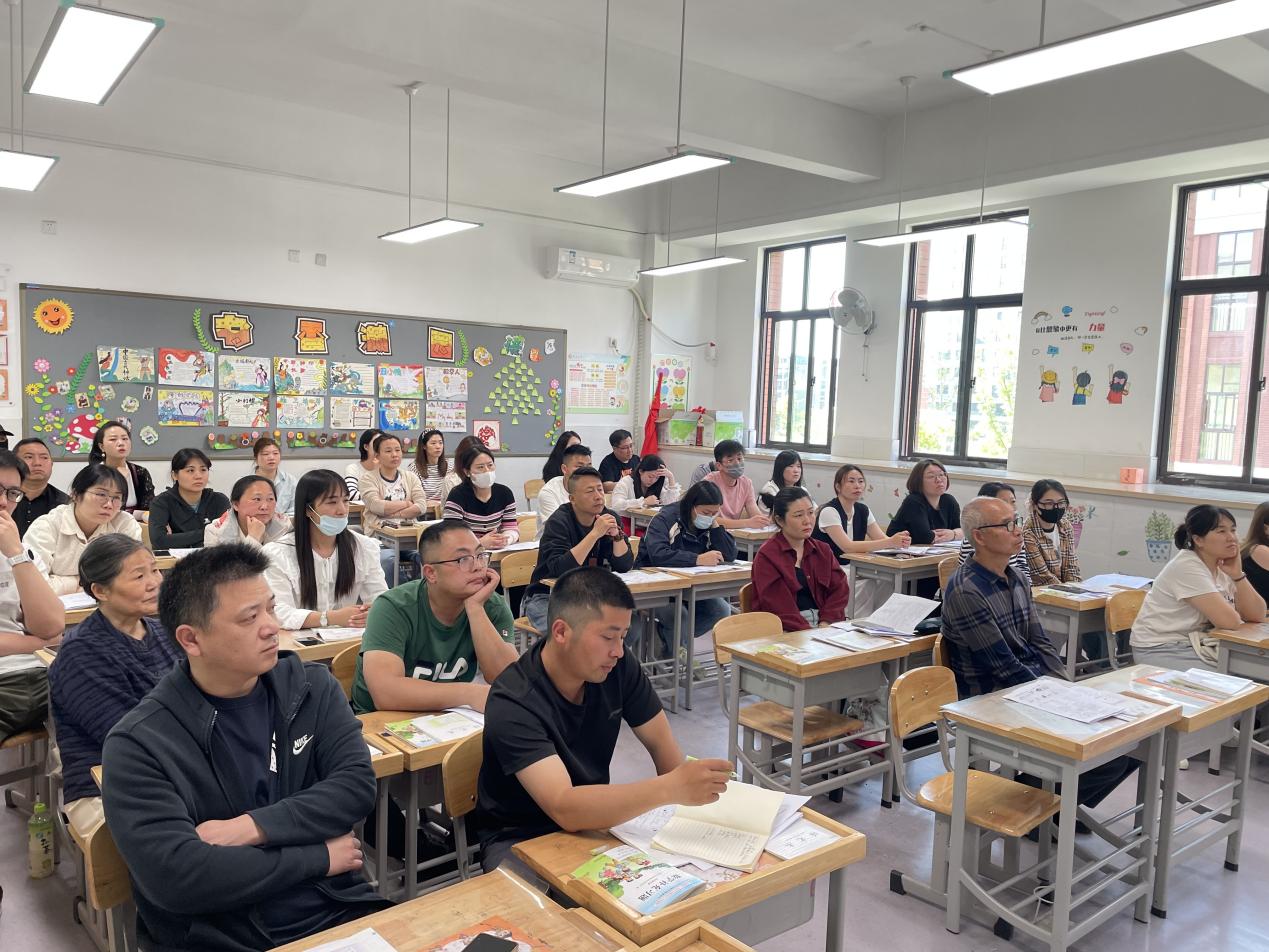 2025.4.25 2024-2025第二学期家长会新闻稿_html_m7e6f5494.jpg