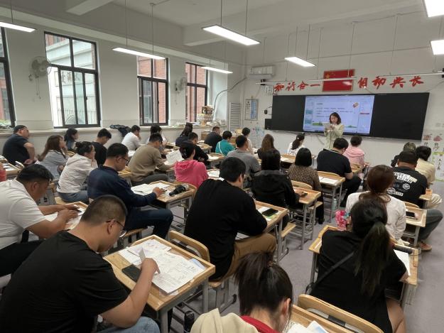 20240514期中家长会_html_3d98f036.jpg