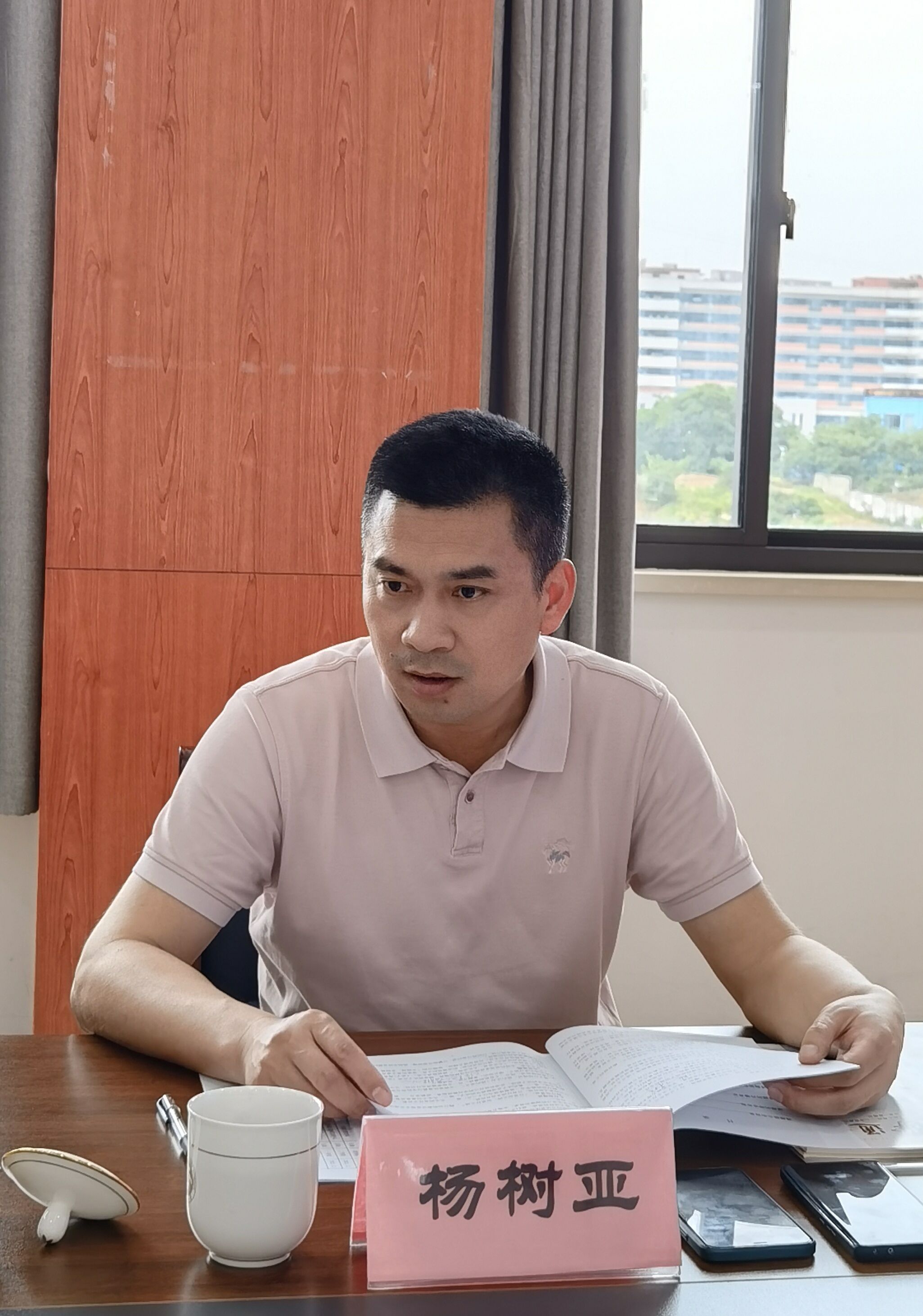 守望简约——《小学“简约语文”教学创新实践研究》的预结题论证会新闻稿_html_2fed979b.jpg