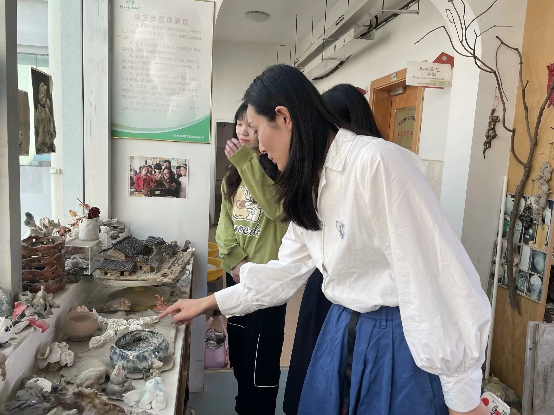 20231018-1篇 深耕陶艺  以研促学 (1)_html_4b1ead76.jpg