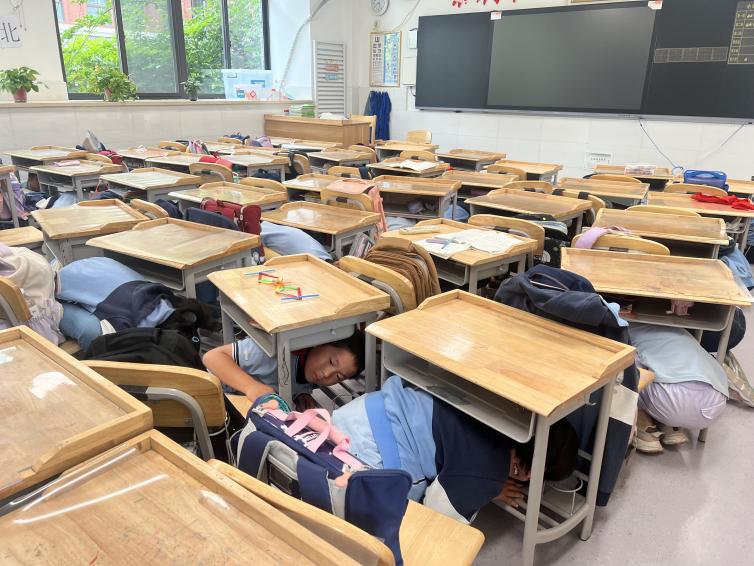 晓庄小学（行知校区）地震逃生演练报道_html_42b4daf4.jpg