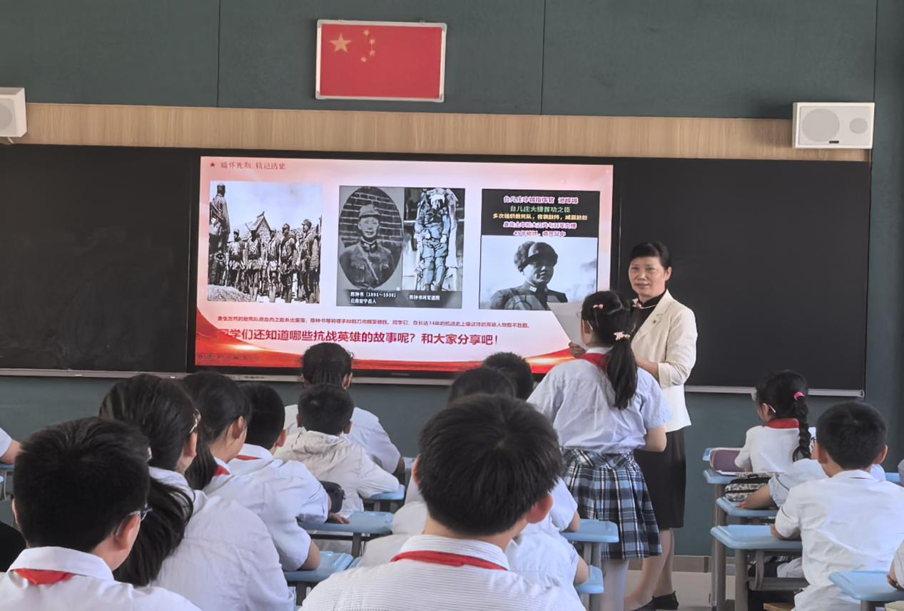 时空对话忆峥嵘 青春接棒启新程(1)_html_6e6dcdd0.jpg