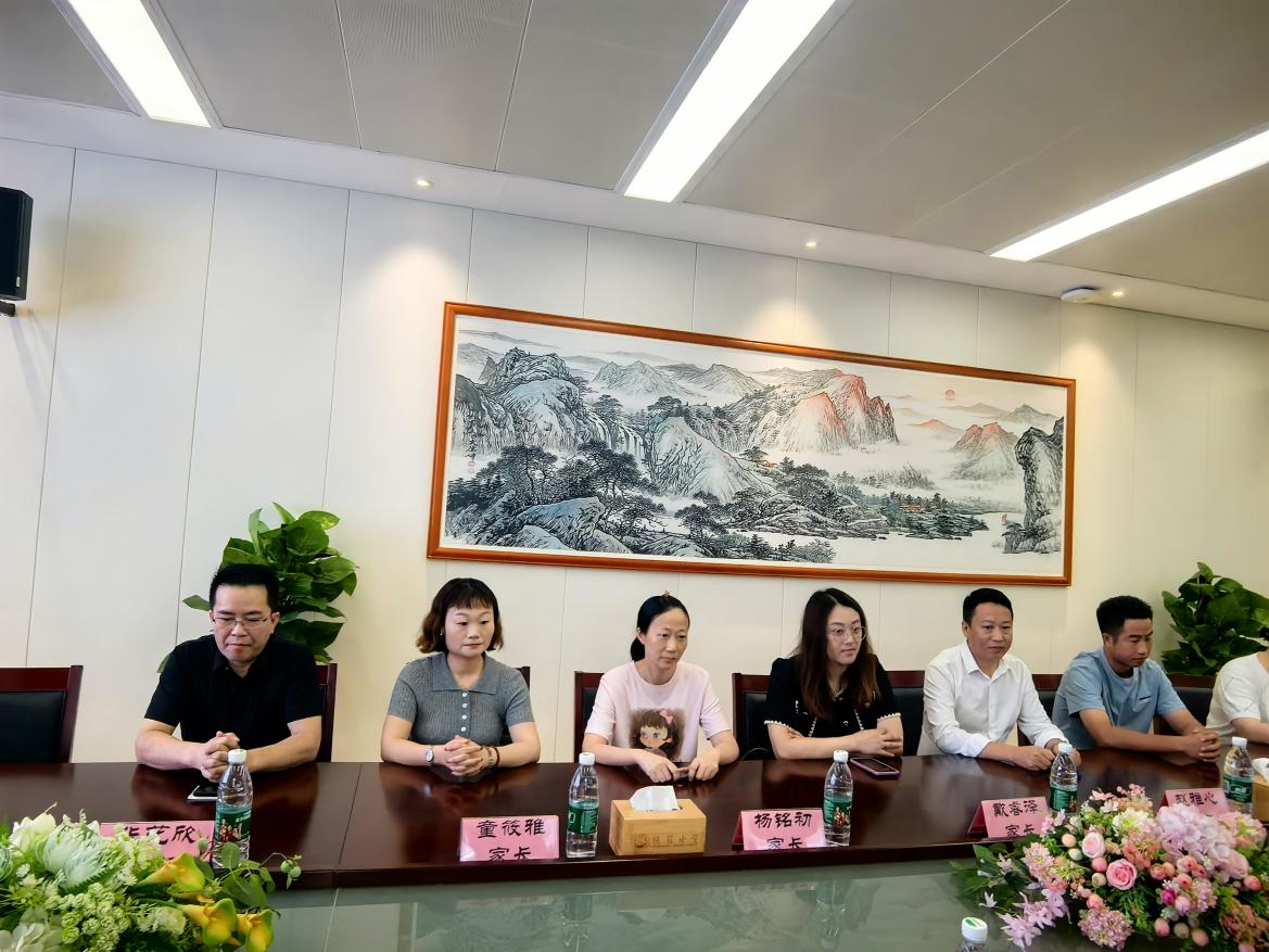 20240820阳光分班促均衡 扬帆起航谱新篇_html_m5bb2cf42.jpg