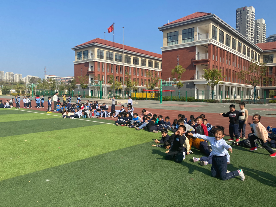 关注心理健康 构建和谐校园心理健康月新闻之二_html_585769f.png