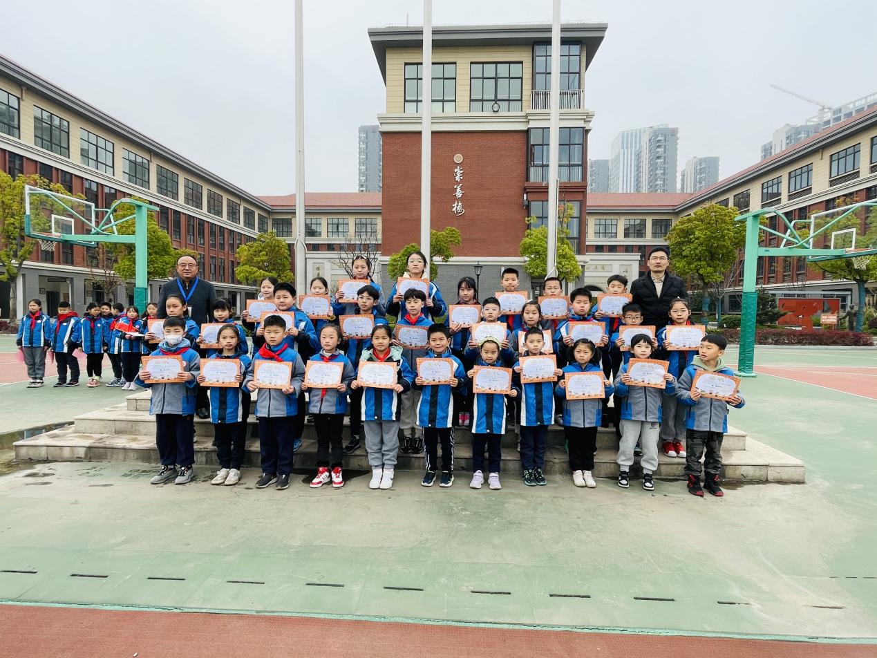 “棋”思妙想 同游数学街——晓庄小学第二届数学节活动新闻稿_html_m68c7ee27.jpg