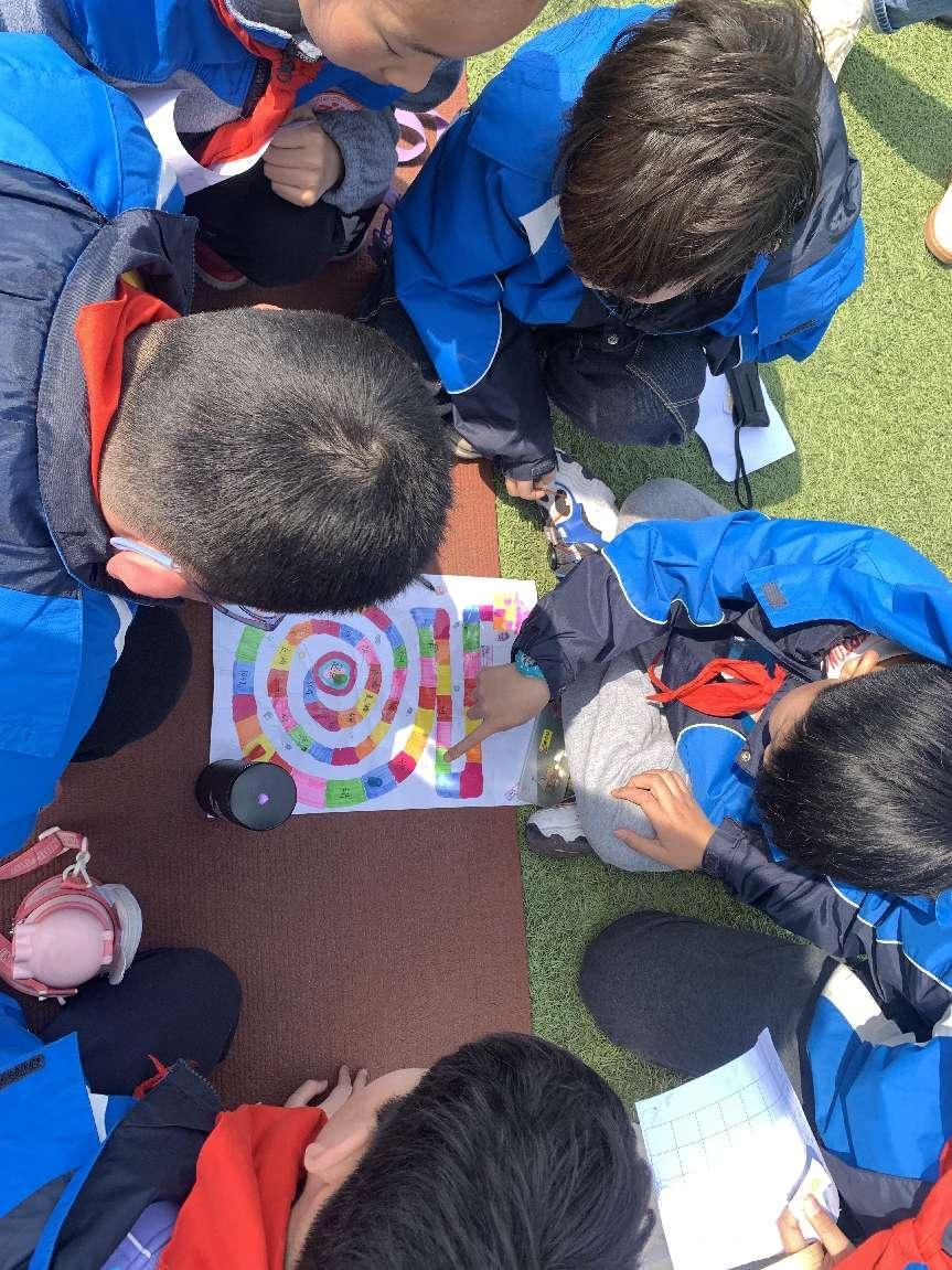 “棋”思妙想 同游数学街——晓庄小学第二届数学节活动新闻稿_html_73392045.jpg