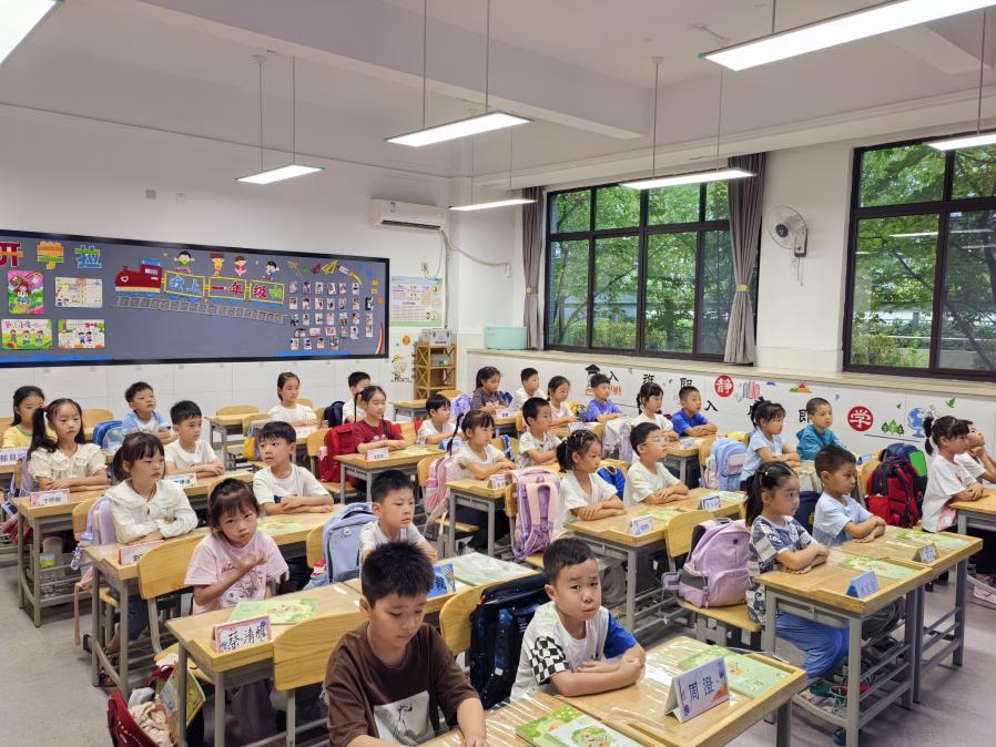 开学典礼新闻稿_html_37e8af1d.jpg