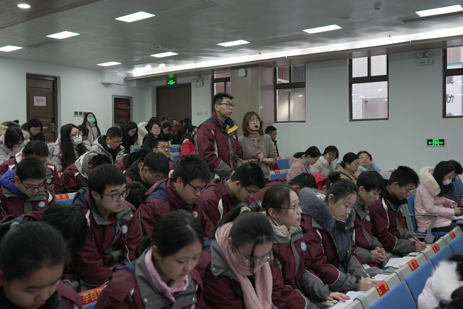 蔡燕老师授课中.JPG 蔡燕老师授课中.JPG