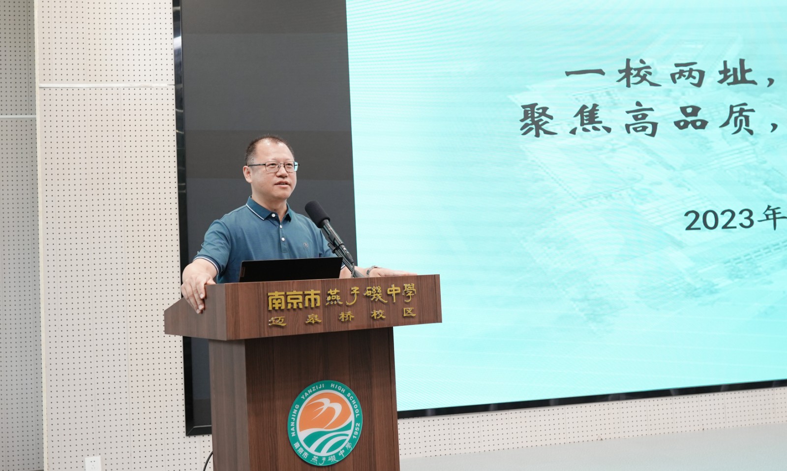 石书记.jpg 石书记.jpg