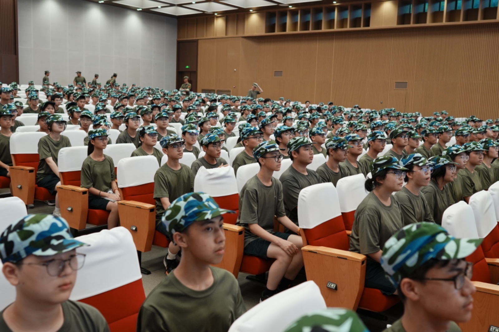 【协进燕中】步履铿锵，坚韧筑梦——2024级高一新生军训风采录（九）