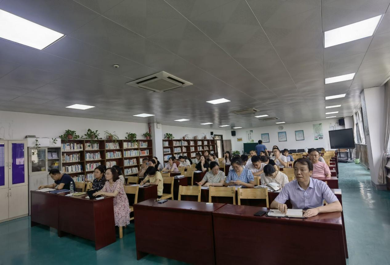 初三年级教师会(1)_html_af421f3.jpg