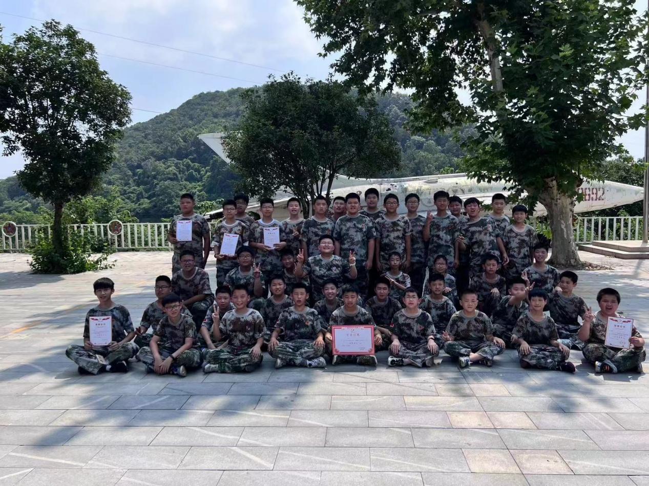 飒爽军姿 飞扬青春_html_2445e707.jpg