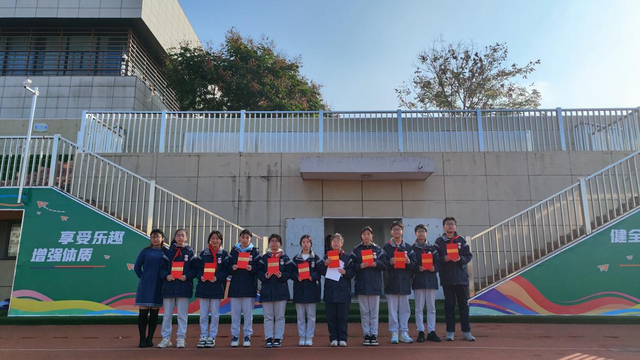 11.11 升旗报道(2)_html_m7fdab356.jpg