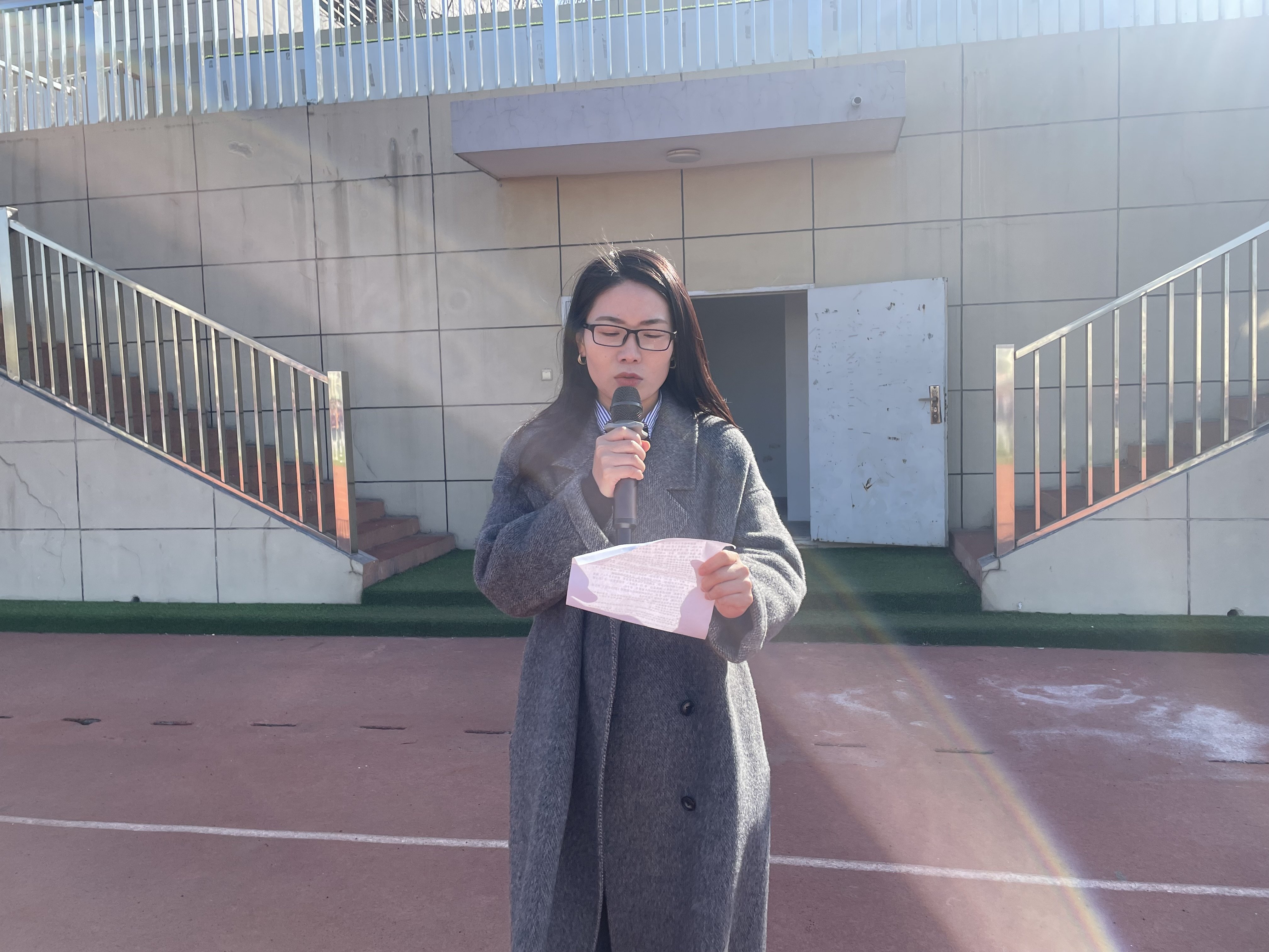 5升旗仪式报道20230313_html_m31a35931.jpg