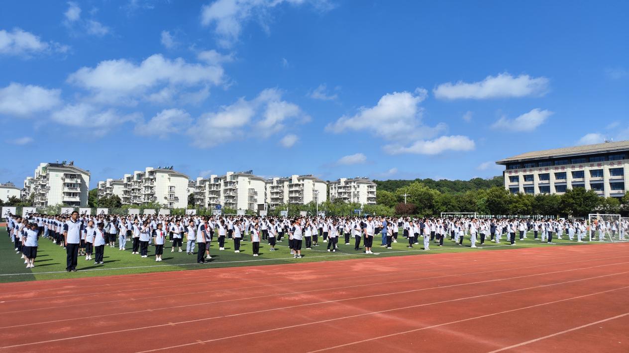 9.18升旗仪式报道_html_3535db68.jpg