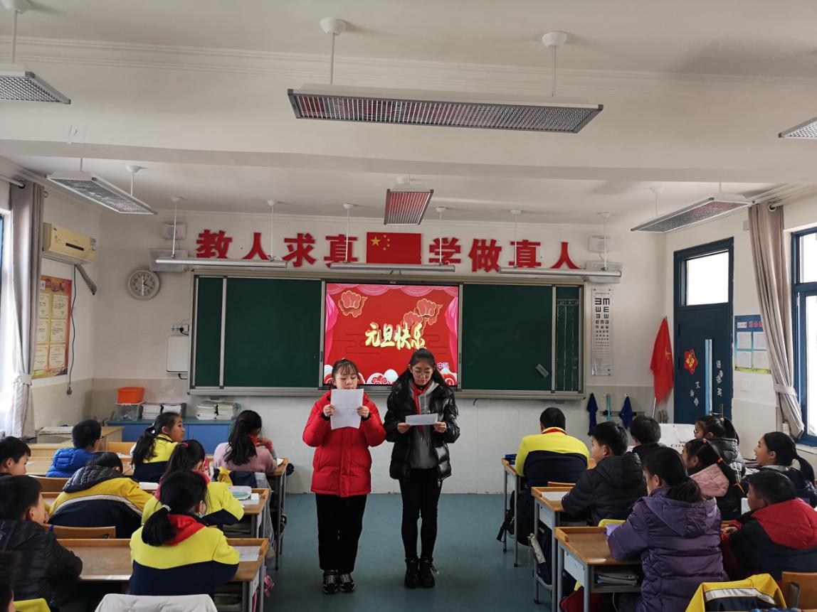 六（2）班元旦汇演新闻稿_html_m784ecfbb.jpg
