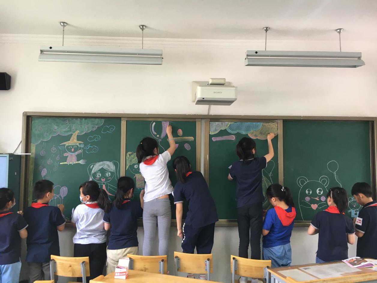 六一活动报道-改_html_50d0037b.jpg