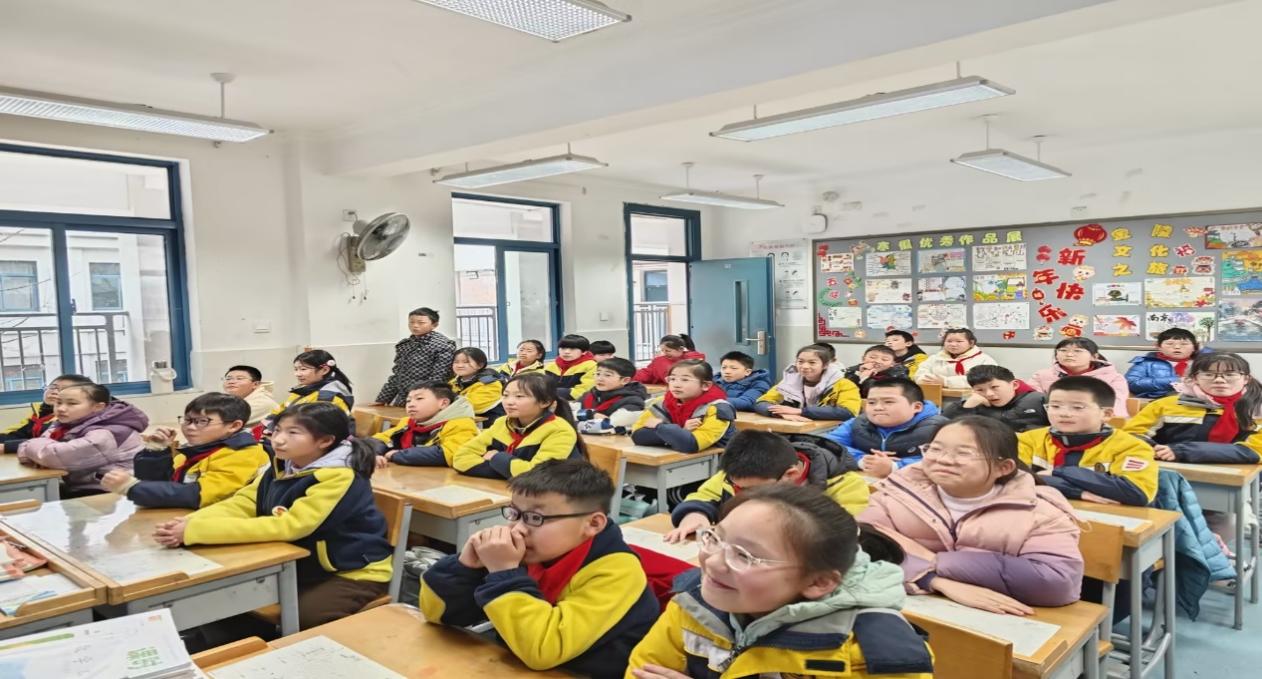 “蛇年心蜕变，成长新起点”——晓院附开学季小开展适应性心理班会_html_33cd0f98.jpg