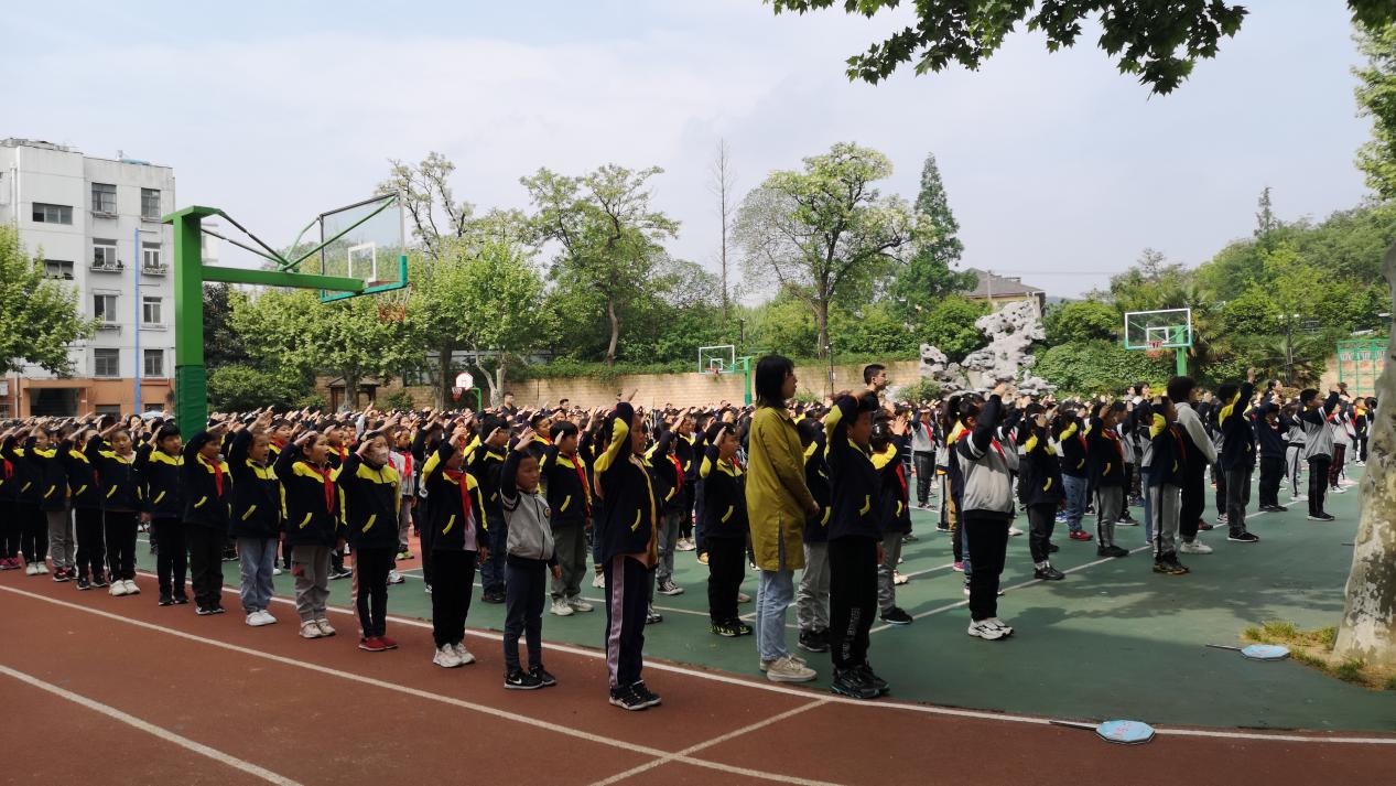 传承红色基因，生活实践中学做真人_html_m78c42b14.jpg