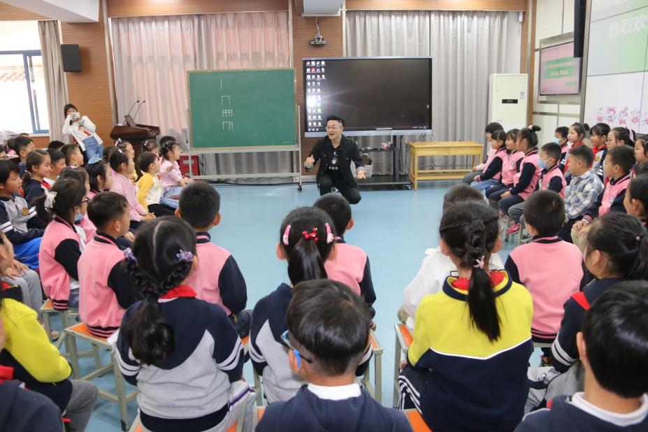 走进小学_html_39c39ab6.jpg